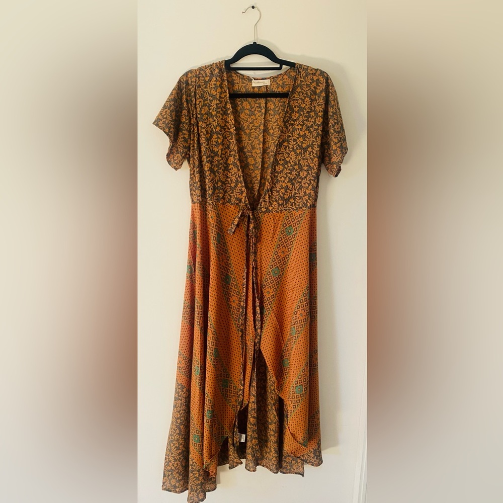 Mustbemuse Etsy, size medium